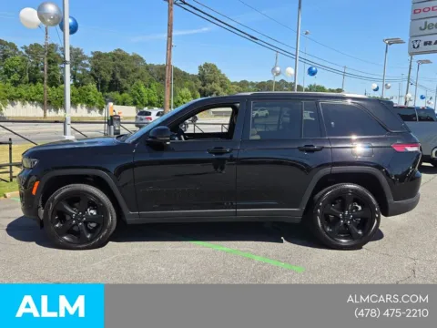 More photos of 2025 Jeep Grand Cherokee Limited at ALM CDJR Macon, GA