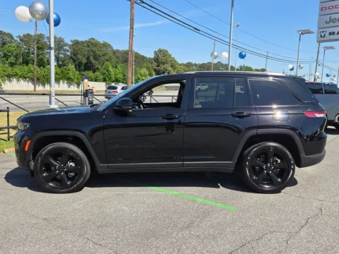 More photos of 2025 Jeep Grand Cherokee Limited at ALM CDJR Macon, GA