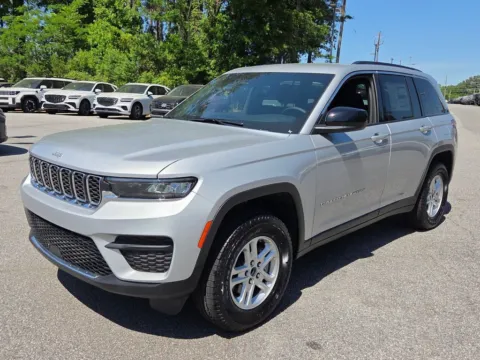 Another view of 2025 Jeep Grand Cherokee Laredo for sale in Macon, GA at ALM CDJR Macon