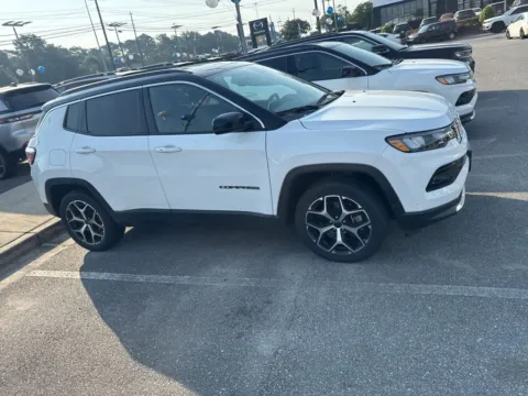 More photos of 2025 Jeep Compass Limited at ALM CDJR Macon, GA