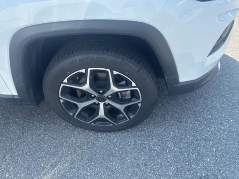 More photos of 2025 Jeep Compass Limited at ALM CDJR Macon, GA