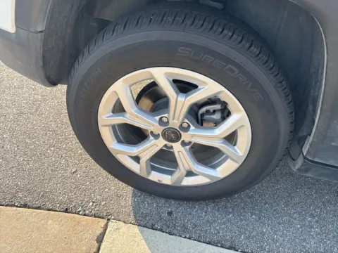 More photos of 2025 Jeep Compass Latitude at ALM CDJR Macon, GA