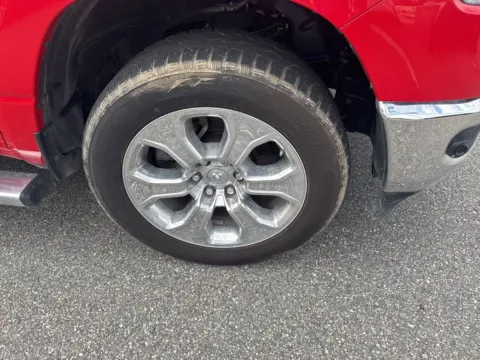 More photos of 2022 Ram 1500 Big Horn/Lone Star at ALM CDJR Macon, GA