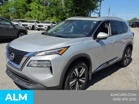 More photos of 2022 Nissan Rogue SL at ALM CDJR Macon, GA