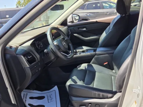 More photos of 2022 Nissan Rogue SL at ALM CDJR Macon, GA
