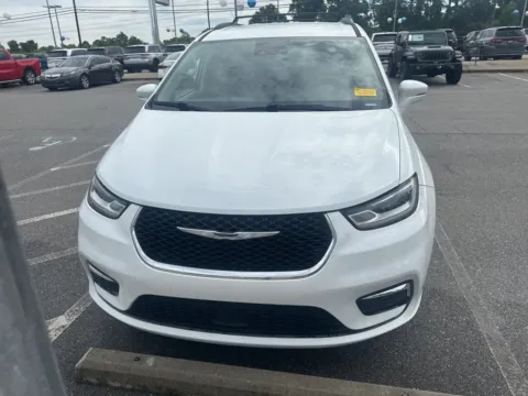Photos of 2022 Chrysler Pacifica Touring L for sale in Macon, GA at ALM CDJR Macon
