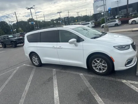 More photos of 2022 Chrysler Pacifica Touring L at ALM CDJR Macon, GA