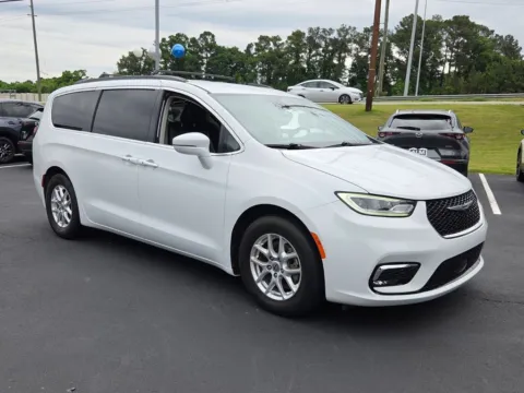 White 2022 Chrysler Pacifica Touring L for sale in Macon, GA