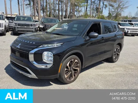 More photos of 2022 Mitsubishi Outlander SE at ALM CDJR Macon, GA