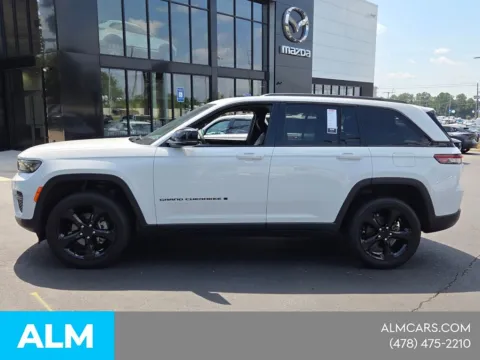 More photos of 2023 Jeep Grand Cherokee Altitude at ALM CDJR Macon, GA