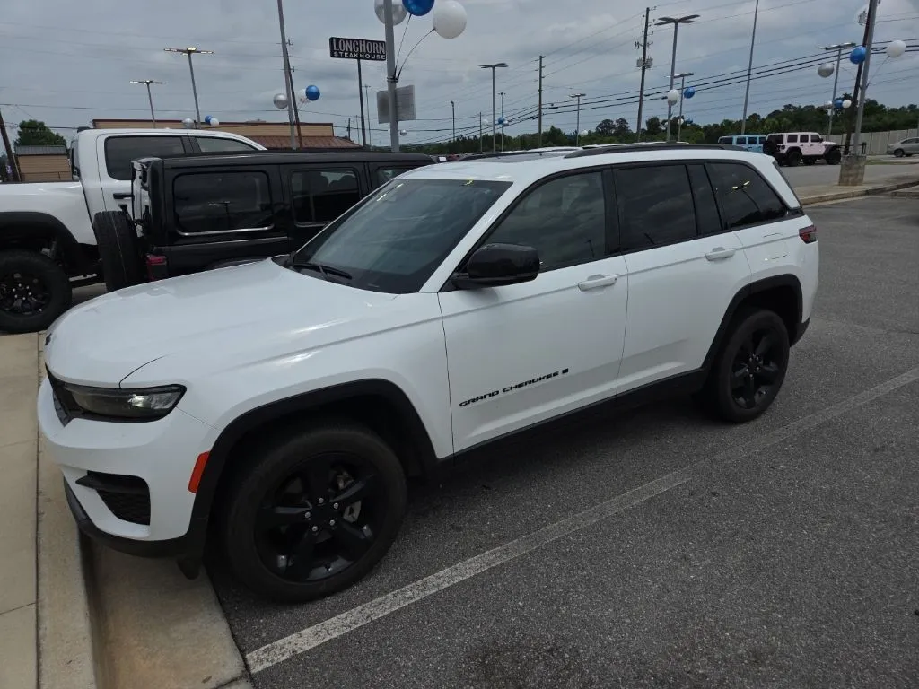 2023 Jeep Grand Cherokee Altitude X's photo
