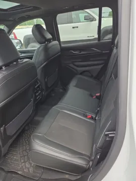 More photos of 2023 Jeep Grand Cherokee Altitude at ALM CDJR Macon, GA
