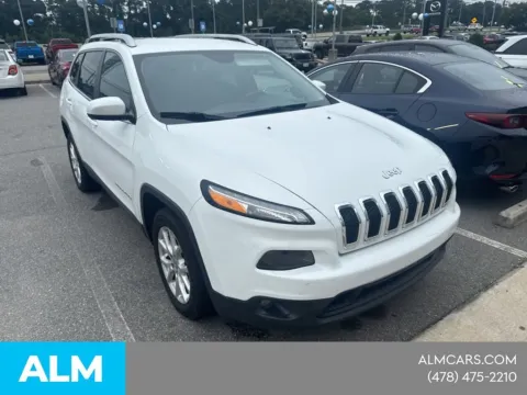 More photos of 2018 Jeep Cherokee Latitude at ALM CDJR Macon, GA