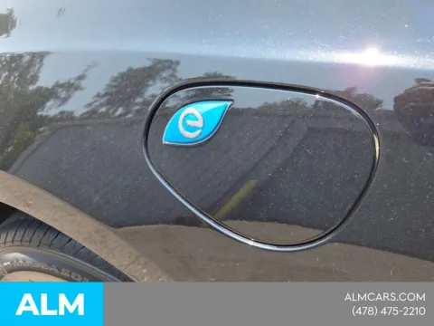 More photos of 2024 Chrysler Pacifica Hybrid Select at ALM CDJR Macon, GA