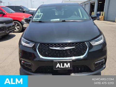 Photos of 2024 Chrysler Pacifica Hybrid Select for sale in Macon, GA at ALM CDJR Macon