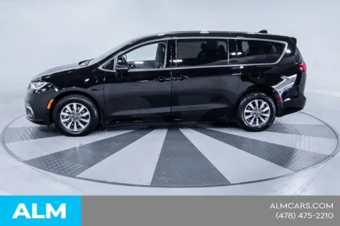 More photos of 2024 Chrysler Pacifica Hybrid Select at ALM CDJR Macon, GA