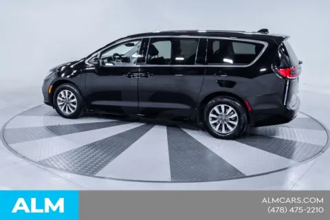 More photos of 2024 Chrysler Pacifica Hybrid Select at ALM CDJR Macon, GA