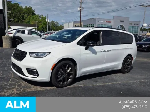 Another view of 2025 Chrysler Pacifica Limited for sale in Macon, GA at ALM CDJR Macon