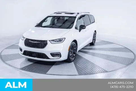 Photos of 2025 Chrysler Pacifica Limited for sale in Macon, GA at ALM CDJR Macon