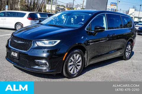 Photos of 2024 Chrysler Pacifica Hybrid Select for sale in Macon, GA at ALM CDJR Macon