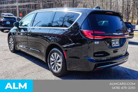 More photos of 2024 Chrysler Pacifica Hybrid Select at ALM CDJR Macon, GA