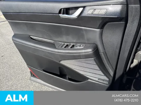 More photos of 2022 Hyundai Palisade Limited at ALM CDJR Macon, GA