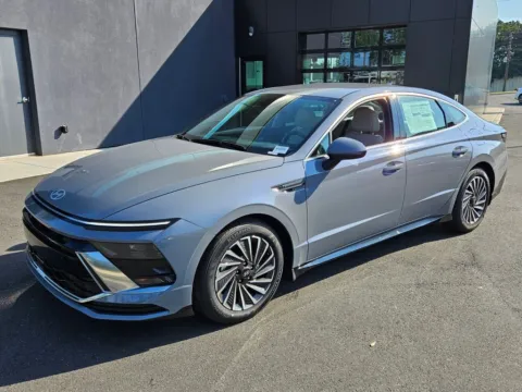 Another view of 2025 Hyundai Sonata Hybrid SEL for sale in Macon, GA at ALM Hyundai Macon