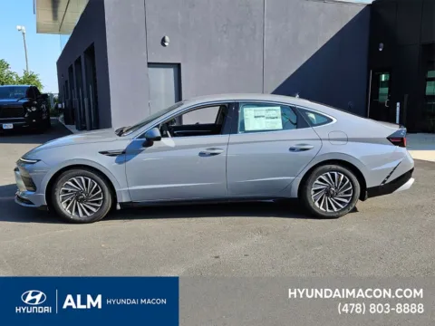 More photos of 2025 Hyundai Sonata Hybrid SEL at ALM Hyundai Macon, GA