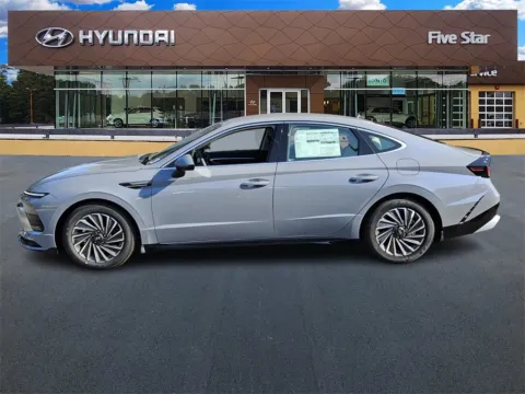 More photos of 2025 Hyundai Sonata Hybrid SEL at ALM Hyundai Macon, GA