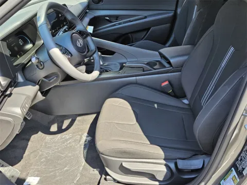 More photos of 2025 Hyundai Elantra SEL Sport at ALM Hyundai Macon, GA