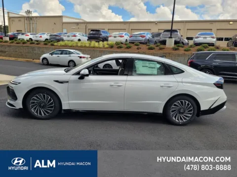 More photos of 2025 Hyundai Sonata Hybrid SEL at ALM Hyundai Macon, GA
