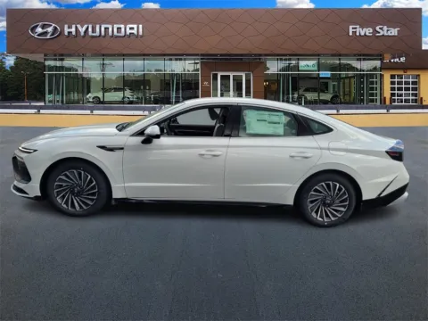 More photos of 2025 Hyundai Sonata Hybrid SEL at ALM Hyundai Macon, GA