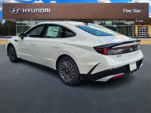 More photos of 2025 Hyundai Sonata Hybrid SEL at ALM Hyundai Macon, GA