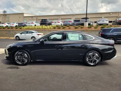 More photos of 2025 Hyundai Sonata SEL Convenience at ALM Hyundai Macon, GA