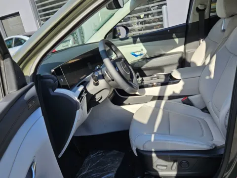 More photos of 2025 Hyundai Tucson Limited at ALM Hyundai Macon, GA