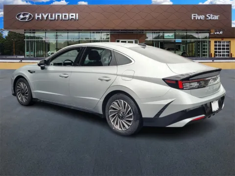 More photos of 2025 Hyundai Sonata Hybrid SEL at ALM Hyundai Macon, GA
