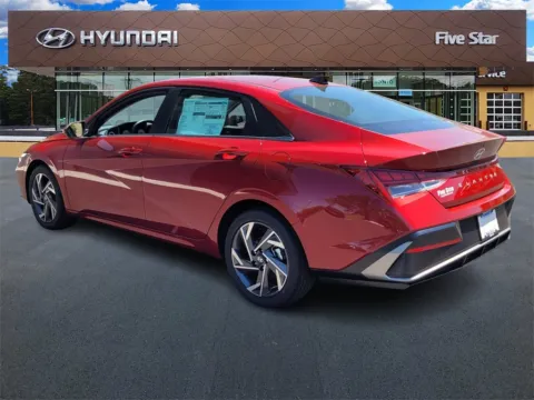 More photos of 2025 Hyundai Elantra SEL Convenience at ALM Hyundai Macon, GA