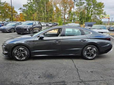 More photos of 2024 Hyundai Sonata SEL at ALM Hyundai Macon, GA