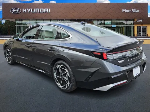 More photos of 2024 Hyundai Sonata SEL at ALM Hyundai Macon, GA