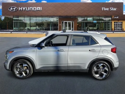 More photos of 2021 Hyundai Venue SEL at ALM Hyundai Macon, GA