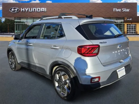 More photos of 2021 Hyundai Venue SEL at ALM Hyundai Macon, GA