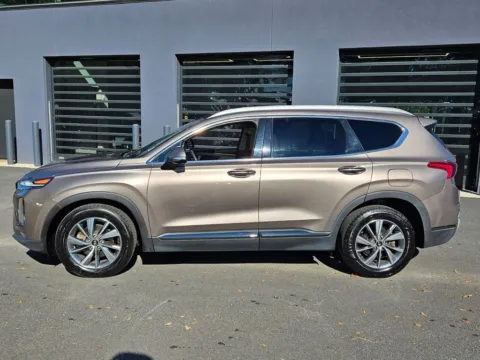 More photos of 2020 Hyundai Santa Fe Limited at ALM Hyundai Macon, GA