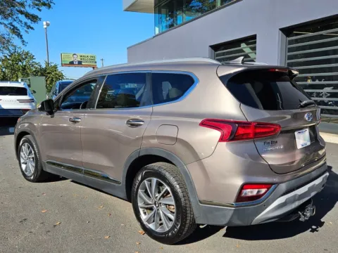 More photos of 2020 Hyundai Santa Fe Limited at ALM Hyundai Macon, GA