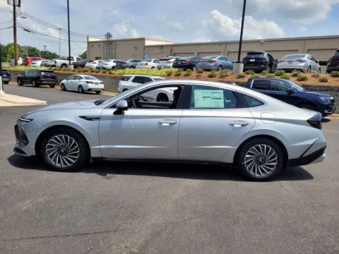 More photos of 2025 Hyundai Sonata Hybrid Limited at ALM Hyundai Macon, GA
