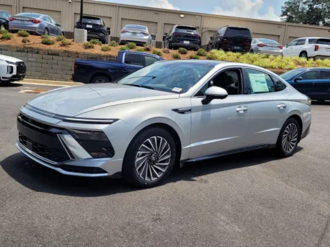 Another view of 2025 Hyundai Sonata Hybrid Limited for sale in Macon, GA at ALM Hyundai Macon
