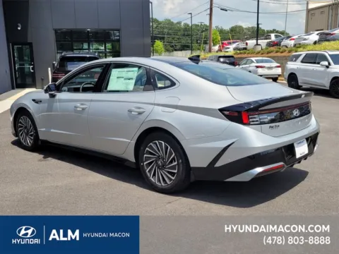 More photos of 2025 Hyundai Sonata Hybrid Limited at ALM Hyundai Macon, GA
