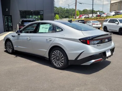 More photos of 2025 Hyundai Sonata Hybrid Limited at ALM Hyundai Macon, GA
