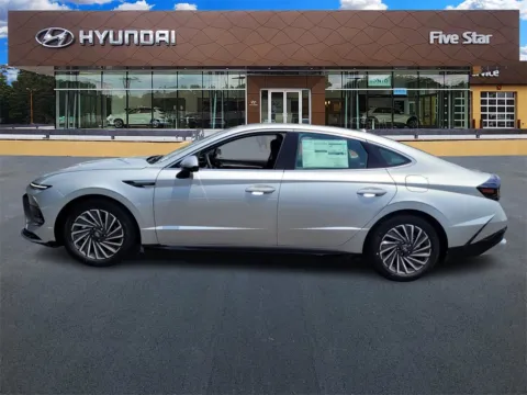 More photos of 2025 Hyundai Sonata Hybrid Limited at ALM Hyundai Macon, GA
