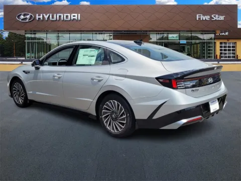 More photos of 2025 Hyundai Sonata Hybrid Limited at ALM Hyundai Macon, GA