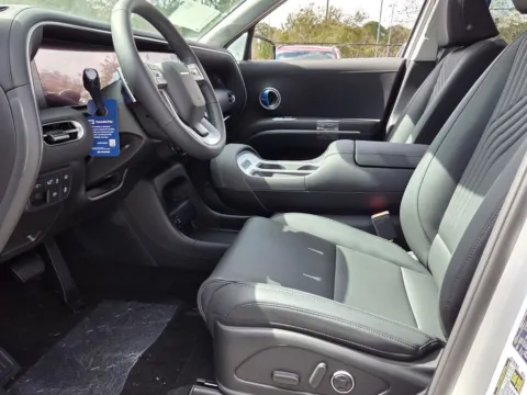 More photos of 2026 Hyundai Palisade SEL Premium at ALM Hyundai Macon, GA